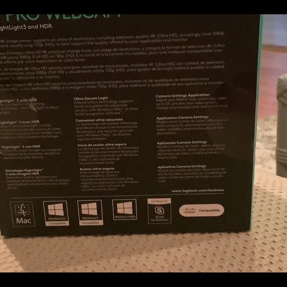 Logitech 4K PRO WEBCAM with right light 3 and HDR Black